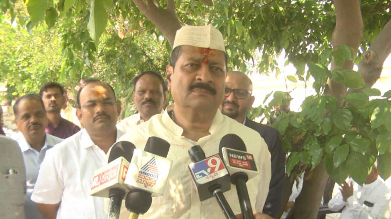 ಬಾಗಲಕೋಟೆ ಅಭ್ಯರ್ಥಿಗೆ ಬೆಂಬಲ ಘೋಷಿಸಿದ ಯತ್ನಾಳ್: ದಾವಣಗೆರೆ ಬಿಜೆಪಿ ಅಭ್ಯರ್ಥಿ ಬಗ್ಗೆ ಹೊಸ ಬಾಂಬ್ ಬಾಗಲಕೋಟೆ ಅಭ್ಯರ್ಥಿಗೆ ಬೆಂಬಲ ಘೋಷಿಸಿದ ಯತ್ನಾಳ್: ದಾವಣಗೆರೆ ಬಿಜೆಪಿ ಅಭ್ಯರ್ಥಿ ಬಗ್ಗೆ ಹೊಸ ಬಾಂಬ್