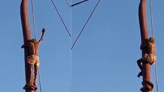 120 ಅಡಿ ಎತ್ತರದ ಹಾಲುಗಂಬ ಏರಿ ಸಾಹಸ ಮೆರೆದ 62ರ ವ್ಯಕ್ತಿ! ವಿಡಿಯೋ ನೋಡಿ