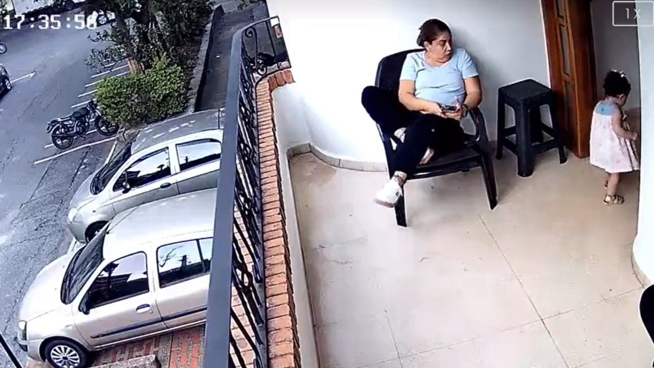 ಈ ಸೌಭಾಗ್ಯ ಸಿಗಲು ಬರೋಬ್ಬರಿ 15 ವರ್ಷ ಕಾಯಬೇಕಾಗಿತ್ತು: ಮೊದಲ ಹೆಜ್ಜೆಯನ್ನಿಟ್ಟ ಮಗಳನ್ನು ಕಂಡು ಭಾವುಕಳಾದ ತಾಯಿ!