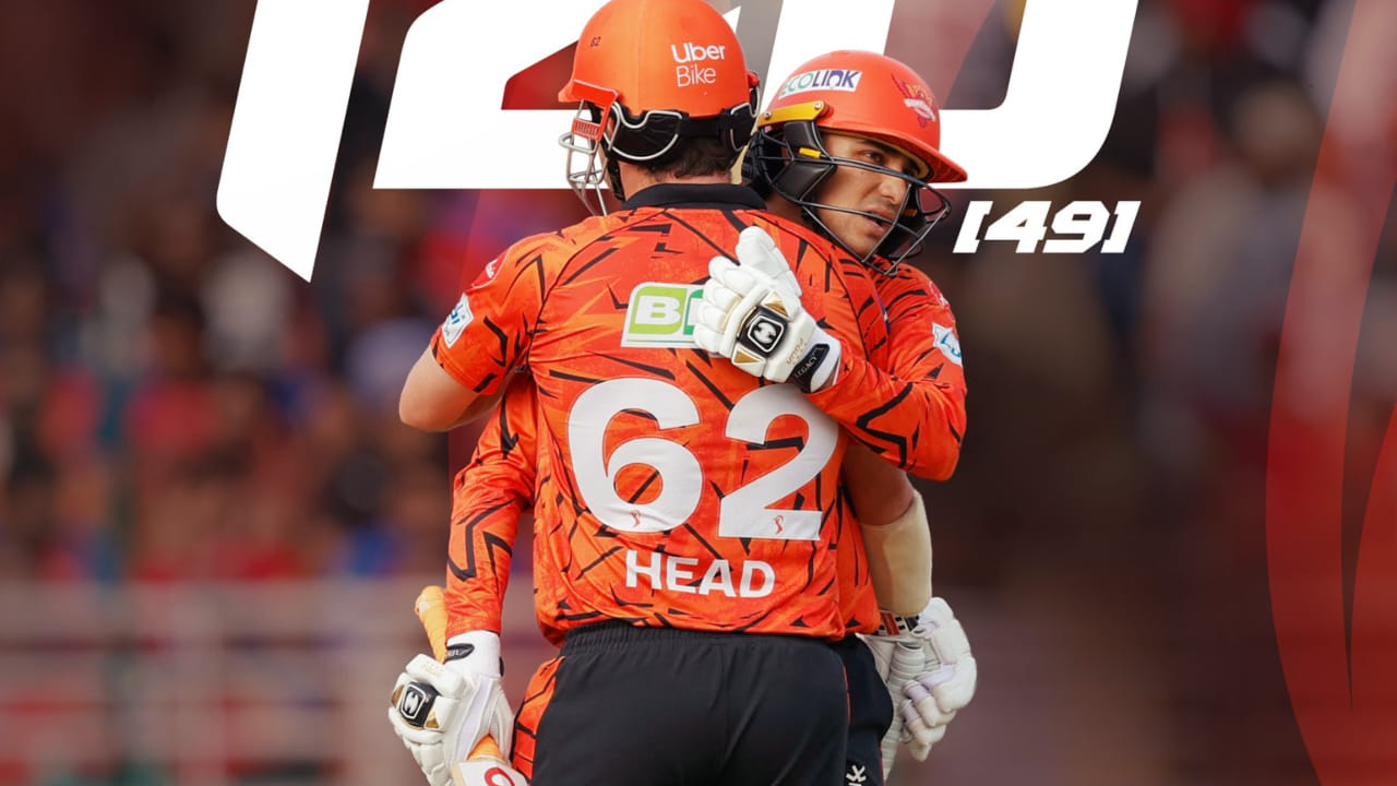 ಸನ್ರೈಸರ್ಸ್ ತಂಡದ ಆರಂಭಿಕರು ಈ ಹಿಂದಿನ ಆವೃತ್ತಿಗಳಲ್ಲಿ ದೆಹಲಿ ಮತ್ತು ಲಕ್ನೋ ವಿರುದ್ಧವೂ ಇದೇ ರೀತಿಯ ಪ್ರದರ್ಶನ ನೀಡಿದ್ದರು. ಈ ಶತಕದ ಜೊತೆಯಾಟದ ಮೂಲಕ ಅಭಿಷೇಕ್-ಹೆಡ್ ಜೋಡಿ ಐಪಿಎಲ್ನಲ್ಲಿ ಅತಿ ಹೆಚ್ಚು ಶತಕಗಳ ಆರಂಭಿಕ ಪಾಲುದಾರಿಕೆಯನ್ನು ಗಳಿಸಿದ ಜೋಡಿಗಳ ಪಟ್ಟಿಯಲ್ಲಿ ಸ್ಥಾನ ಪಡೆದಿದ್ದು, ಇದು ಇವರಿಬ್ಬರ ಐದನೇ ಶತಕದ ಪಾಲುದಾರಿಕೆಯಾಗಿದೆ.