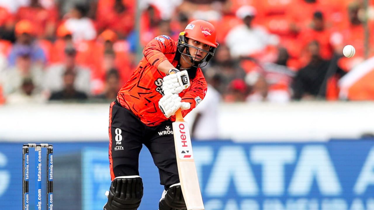 ಅಭಿಷೇಕ್ ಐಪಿಎಲ್ 2026 ರಲ್ಲಿ ಇದುವರೆಗೆ ಕೇವಲ ಮೂರು ಪಂದ್ಯಗಳನ್ನು ಆಡಿದ್ದಾರೆ. ಆದರೆ ಆ ಮೂರು ಇನ್ನಿಂಗ್ಸ್‌ಗಳಲ್ಲಿ ಅವರು 18 ರ ಸರಾಸರಿಯಲ್ಲಿ ಕೇವಲ 55 ರನ್ ಗಳಿಸಿದ್ದಾರೆ. ಇದಕ್ಕೂ ಮೊದಲು ಅವರು ಕೆಕೆಆರ್ ವಿರುದ್ಧ 48 ಮತ್ತು ಆರ್‌ಸಿಬಿ ವಿರುದ್ಧ ಕೇವಲ 7 ರನ್ ಗಳಿಸಿದ್ದರು. 