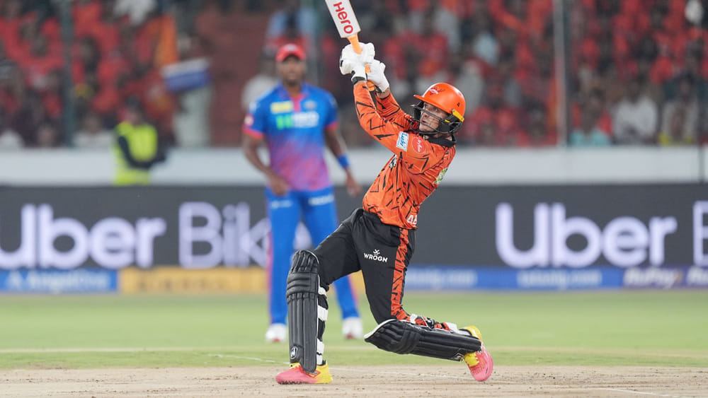 SRH vs DC: ಡೆಲ್ಲಿ ವಿರುದ್ಧ ಅಬ್ಬರಿಸಿದ ಅಭಿಷೇಕ್; ಸ್ಫೋಟಕ ಅರ್ಧಶತಕ