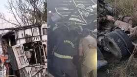 ಹಾಪುರದಲ್ಲಿ ಭೀಕರ ರಸ್ತೆ ಅಪಘಾತ: ಬಸ್ ಮತ್ತು ಟ್ರಕ್ ನಡುವೆ ಡಿಕ್ಕಿ