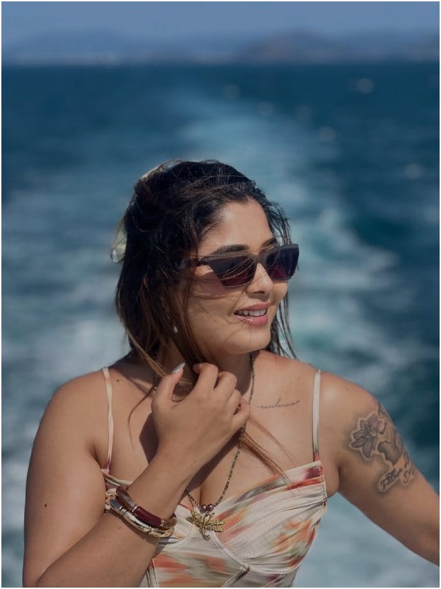 ಸಮುದ್ರದಲ್ಲಿ ಸಖತ್ ಆಗಿ ಪೋಸ್ ಕೊಟ್ಟ ಐಶ್ವರ್ಯಾ ಸಿಂಧೋಗಿ