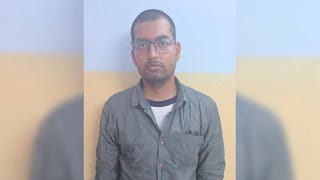 ಬಂಗಾಳ ಚುನಾವಣಾ ಕಣದಲ್ಲಿ ಮೋದಿ ‘ಝಲ್​ಮುರಿ’ ಸವಿ; ಝಾರ್​ಗ್ರಾಮ್​ನಲ್ಲಿ ಜನಸಾಮಾನ್ಯರಂತೆ ಮಿಂಚಿದ ಪ್ರಧಾನಿ