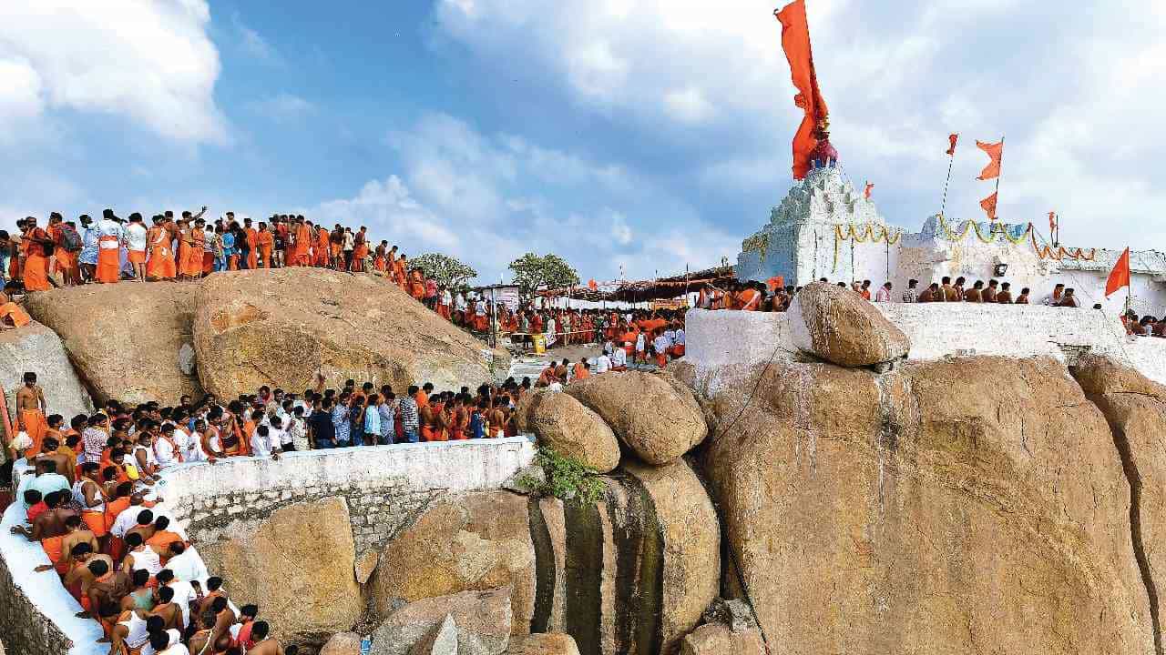 ಹನುಮನ ಭಕ್ತರ ಗಮನಕ್ಕೆ: ಆಂಜನೇಯನ ಜನ್ಮಸ್ಥಳ ಅಂಜನಾದ್ರಿಗೆ ಬರುವ ಭಕ್ತರಿಗೆ ಸಮಯ ನಿಗದಿ ಹನುಮನ ಭಕ್ತರ ಗಮನಕ್ಕೆ: ಆಂಜನೇಯನ ಜನ್ಮಸ್ಥಳ ಅಂಜನಾದ್ರಿಗೆ ಬರುವ ಭಕ್ತರಿಗೆ ಸಮಯ ನಿಗದಿ