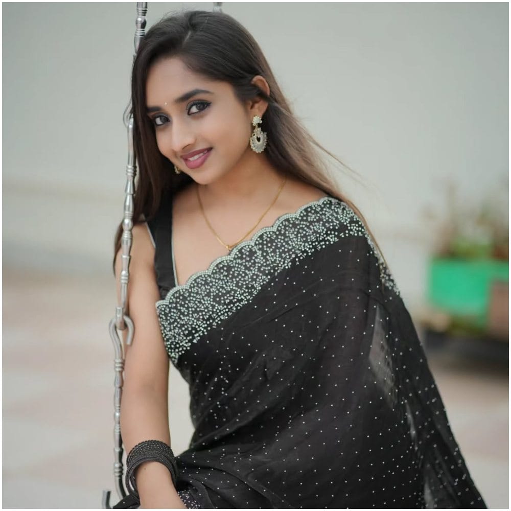 ಅಂಕಿತಾ ಅವರು ‘ಕರ್ಣ’ ಧಾರಾವಾಹಿಯಲ್ಲಿ ಇತ್ತೀಚೆಗೆ ಎಂಟ್ರಿ ಕೊಟ್ಟಿದ್ದಾರೆ. ಅವರ ಪಾತ್ರ ಯಾವ ರೀತಿಯಲ್ಲಿ ಸಾಗುತ್ತದೆ ಎನ್ನುವ ಕತೂಹಲ ಮೂಡಿದೆ. 