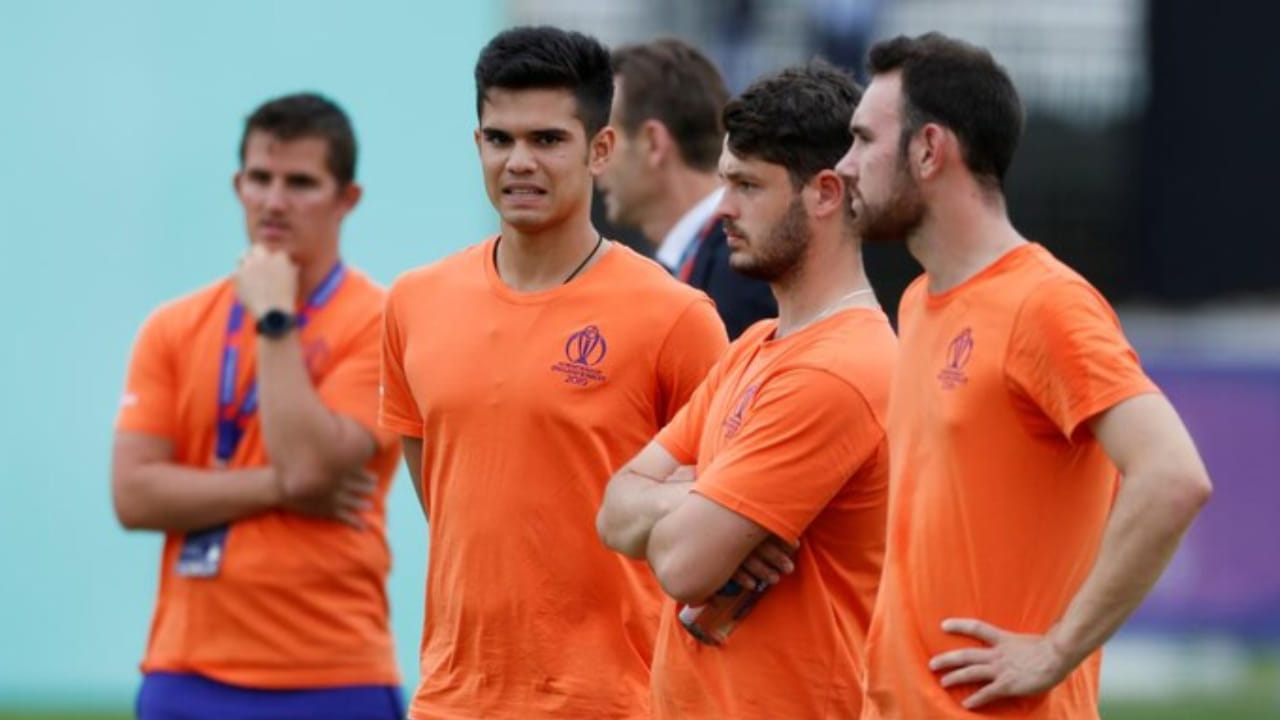 ಅರ್ಜುನ್ ತೆಂಡೂಲ್ಕರ್ ಪ್ರಸ್ತುತ ಗೋವಾ ರಣಜಿ ತಂಡಕ್ಕಾಗಿ ಆಡುತ್ತಿದ್ದಾರೆ. ಮುಂಬೈ ಕ್ರಿಕೆಟ್ ಅಸೋಸಿಯೇಷನ್ ​​ನಿಯಮಗಳ ಪ್ರಕಾರ, ತಂಡಕ್ಕೆ ಮರಳುವ ಯಾವುದೇ ಸ್ಥಳೀಯ ಮುಂಬೈ ಆಟಗಾರ ಒಂದು ವರ್ಷದ ಕೂಲಿಂಗ್-ಆಫ್ ಅವಧಿಯನ್ನು ಪೂರೈಸಬೇಕು, ಆದರೆ ಎಂಸಿಎ ಕಾರ್ಯದರ್ಶಿ ಉನ್ಮೇಶ್ ಖಾನ್ವಿಲ್ಕರ್ ಅವರು ಅರ್ಜುನ್ ತೆಂಡೂಲ್ಕರ್ ಅವರಿಗೆ ಈ ನಿಯಮ ಅನ್ವಯಿಸುವುದಿಲ್ಲ ಏಕೆಂದರೆ ಅವರು ಯಾವುದೇ ಗೋವಾ ಟಿ20 ಲೀಗ್‌ನಲ್ಲಿ ಭಾಗವಹಿಸಿಲ್ಲ. ಹೀಗಾಗಿ ಬಿಸಿಸಿಐ ನಿಯಮಗಳ ಪ್ರಕಾರ, ಅರ್ಜುನ್ ಮತ್ತು ಸಿದ್ಧಾಂತ್ ಅಧಾತ್ರವ್ ಇಬ್ಬರೂ ಟಿ20 ಮುಂಬೈ ಲೀಗ್‌ನಲ್ಲಿ ಆಡಬಹುದು ಎಂದಿದ್ದಾರೆ.