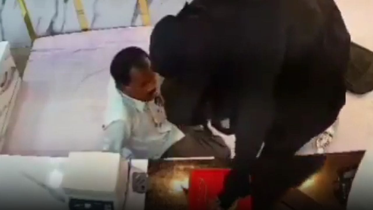 ಬುರ್ಖಾ ಧರಿಸಿ ಬಂದವಳಿಂದ ಲಕ್ಷಾಂತರ ಮೌಲ್ಯದ ಚಿನ್ನದ ಸರ ಲೂಟಿ; ಸಿಸಿಟಿವಿಯಲ್ಲಿ ಸೆರೆಯಾಯ್ತು ಕಳ್ಳಿಯ ಕೃತ್ಯ!