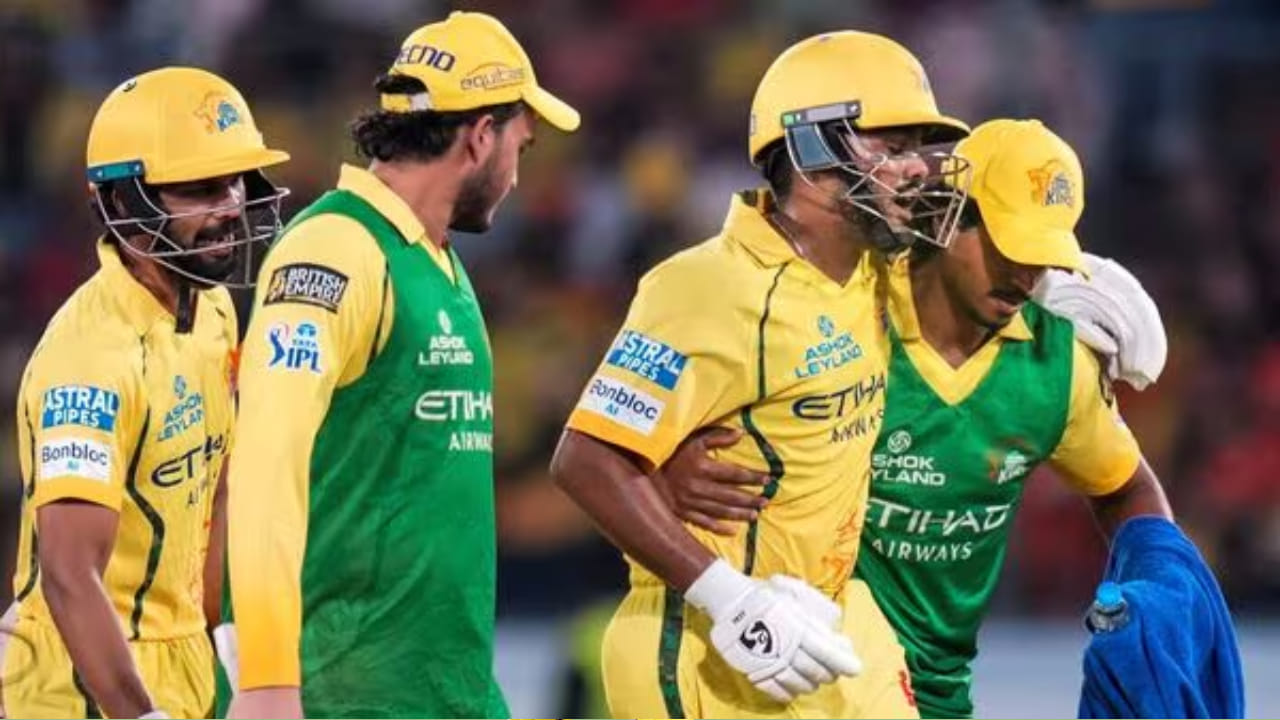 ಹೈದರಾಬಾದ್ ವಿರುದ್ಧದ ಪಂದ್ಯದಲ್ಲಿ ಬ್ಯಾಟಿಂಗ್ ಮಾಡುವಾಗ ಆಯುಷ್ ಮ್ಹಾತ್ರೆ  ಮಂಡಿರಜ್ಜು ಸೆಳೆತಕ್ಕೆ ಒಳಗಾದರು. ಪರಿಣಾಮವಾಗಿ, ಅವರು ಐಪಿಎಲ್​ನಿಂದ ಹೊರಗುಳಿಯಬೇಕಾಗಿದೆ. ಇದೀಗ ಅವರ ಬದಲಿ ಆಟಗಾರನನ್ನು ಸಿಎಸ್​ಕೆ ಘೋಷಿಸಿದೆ. ಅಚ್ಚರಿಯ ಸಂಗತಿಯೆಂದರೆ ಬ್ಯಾಟರ್ ಆಗಿದ್ದ ಆಯುಷ್ ಮ್ಹಾತ್ರೆ ಬದಲಿಗೆ ಯುವ ವೇಗದ ಬೌಲರ್​ನನ್ನು ತಂಡಕ್ಕೆ ಸೇರಿಸಿಕೊಂಡಿದೆ.