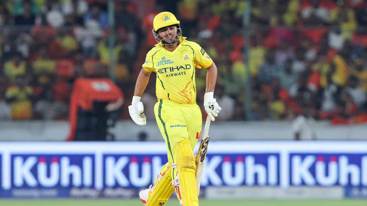 2026 ರ ಐಪಿಎಲ್‌ನಲ್ಲಿ ಚೆನ್ನೈ ಸೂಪರ್ ಕಿಂಗ್ಸ್ ತಂಡಕ್ಕೆ ಆಘಾತದ ಮೇಲೆ ಆಘಾತ ಎದುರಾಗುತ್ತಿದೆ. ಅದರಲ್ಲೂ ತಂಡದ ಯುವ ಬ್ಯಾಟ್ಸ್‌ಮನ್ ಆಯುಷ್ ಮ್ಹಾತ್ರೆ ಗಾಯದಿಂದಾಗಿ ಇಡೀ ಸೀಸನ್​ನಿಂದ ಹೊರಬಿದ್ದಿರುವುದು ತಂಡಕ್ಕೆ ದೊಡ್ಡ ಹಿನ್ನಡೆಯಾಗಿದೆ. ಇದರ ನಡುವೆ ಸಿಎಸ್​​ಕೆ ಫ್ರಾಂಚೈಸಿ ಆಯುಷ್ ಮ್ಹಾತ್ರೆ ಬದಲಿಯಾಗಿ ಮತ್ತೊಬ್ಬ ಆಟಗಾರನನ್ನು ತಂಡಕ್ಕೆ ಸೇರಿಸಿಕೊಂಡಿದೆ.