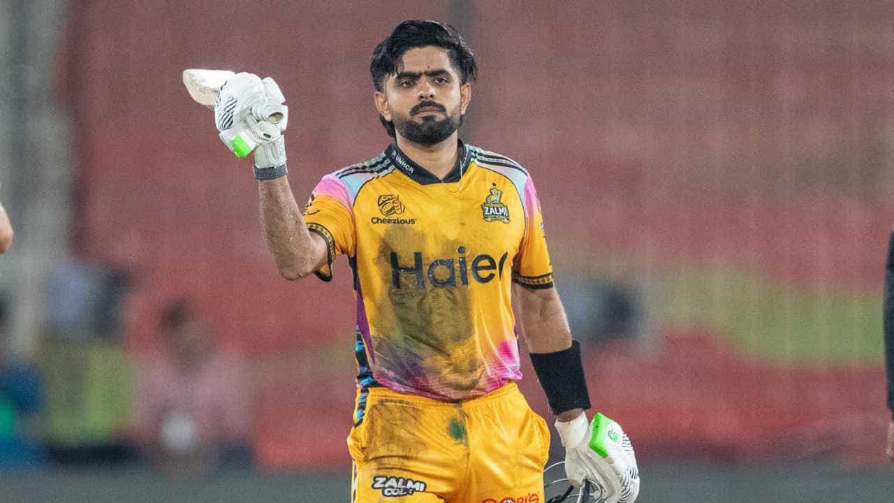 ಪಾಕಿಸ್ತಾನದ ಸ್ಟಾರ್ ಬ್ಯಾಟರ್ ಬಾಬರ್ ಆಝಂ (Babar Azam) ಟಿ20 ಕ್ರಿಕೆಟ್ನಲ್ಲಿ ಹೊಸ ವಿಶ್ವ ದಾಖಲೆ ನಿರ್ಮಿಸಿದ್ದಾರೆ. ಈ ವಿಶ್ವ ದಾಖಲೆಯೊಂದಿಗೆ ಬಾಬರ್ ಸೌತ್ ಆಫ್ರಿಕಾದ ಫಾಫ್ ಡುಪ್ಲೆಸಿಸ್ ಹೆಸರಿನಲ್ಲಿದ್ದ ಭರ್ಜರಿ ದಾಖಲೆಯನ್ನು ಮುರಿದಿದ್ದಾರೆ. ಆ ದಾಖಲೆ ಯಾವುದು ಎಂಬುದರ ಸಂಪೂರ್ಣ ಮಾಹಿತಿ ಈ ಕೆಳಗಿನಂತಿದೆ...