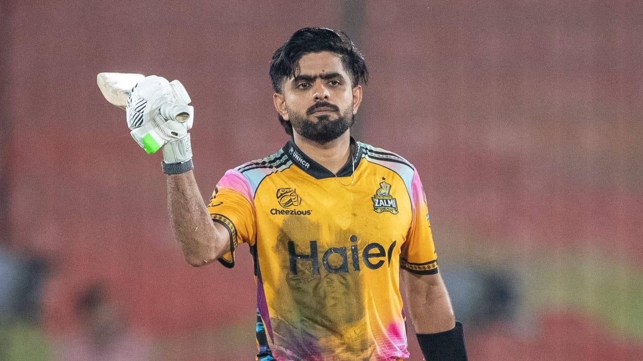 ಟಿ20 ಕ್ರಿಕೆಟ್​ನಲ್ಲಿ ಪಾಕಿಸ್ತಾನ್ ಬ್ಯಾಟರ್ ಬಾಬರ್ ಆಝಂ (Babar Azam) ಹೊಸ ವಿಶ್ವ ದಾಖಲೆ ನಿರ್ಮಿಸಿದ್ದಾರೆ. ಅದು ಕೂಡ ಭರ್ಜರಿ ಸೆಂಚುರಿ ಸಿಡಿಸುವ ಮೂಲಕ. ಈ ಸೆಂಚುರಿಯೊಂದಿಗೆ ಟಿ20 ಕ್ರಿಕೆಟ್ ಇತಿಹಾಸದಲ್ಲೇ ಅತೀ ಕಡಿಮೆ ಡಾಟ್ ಬಾಲ್ ಆಡಿ ಶತಕ ಪೂರೈಸಿದ ವಿಶ್ವ ದಾಖಲೆ ಬಾಬರ್ ಆಝಂ ಪಾಲಾಗಿದೆ.