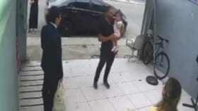 ಕಿಂಡರ್​ ಗಾರ್ಡನ್​​ನಲ್ಲಿ ಮಗು ಓಡೋಡಿ ಬಂದು ಅಪ್ಪಿಕೊಂಡಿದ್ದು ಪೋಷಕರನ್ನಲ್ಲ