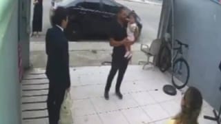 Video: ದೇವರು ಕೈಗಳನ್ನು ಕೊಟ್ಟಿಲ್ಲ ಎಂಬ ವಿಷಾದವಿಲ್ಲ, ಆಡಲು ಜತೆಗಾರರಿಲ್ಲ ಎಂಬ ಬೇಸರವಿಲ್ಲ, ಮುಖದಲ್ಲೊಂದು ಮಂದಹಾಸ