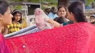 ರಾಹುಲ್ ಗಾಂಧಿ, ಅಖಿಲೇಶ್ ಯಾದವ್ ಪ್ರತಿಕೃತಿ ಸುಡುವಾಗ ಬಿಜೆಪಿ ಶಾಸಕಿ ಕೂದಲಿಗೆ ಹೊತ್ತಿದ ಬೆಂಕಿ