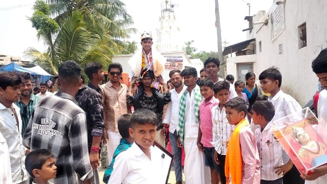 105 ಕೆಜಿ ಹೊತ್ತು ದೀಡ್ ನಮಸ್ಕಾರ ಹಾಕಿದ 19ರ ಯುವಕ!