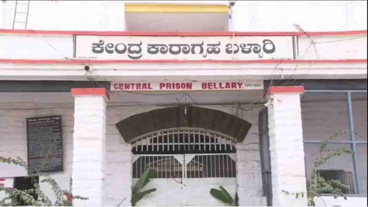 ಬೀಡಿ, ಸಿಗರೇಟ್ ವಿಚಾರಕ್ಕೆ ಜೈಲಲ್ಲೇ ಡಿಶುಂ ಡಿಶುಂ: ಸಿಬ್ಬಂದಿ ಮೇಲೆ ಕೈದಿಗಳ ಅಟ್ಯಾಕ್