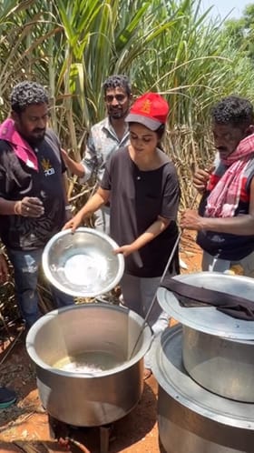 ಬಯಲಲ್ಲಿ ಅಡುಗೆ ಮಾಡಿ ಜನರಿಗೆ ಊಟ ಹಂಚಿದ ಬಿಗ್​​ಬಾಸ್ ಜಾನ್ಹವಿ ಮತ್ತು ಗೆಳೆಯರು