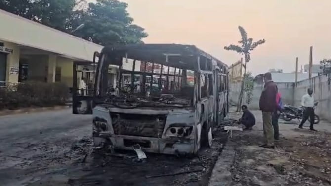 ಅಗ್ನಿಗೆ ಆಹುತಿಯಾದ ಬಿಎಂಟಿಸಿ ಬಸ್​​: ಕ್ಷಣ ಮಾತ್ರದಲ್ಲಿ ತಪ್ಪಿದ ದುರಂತ