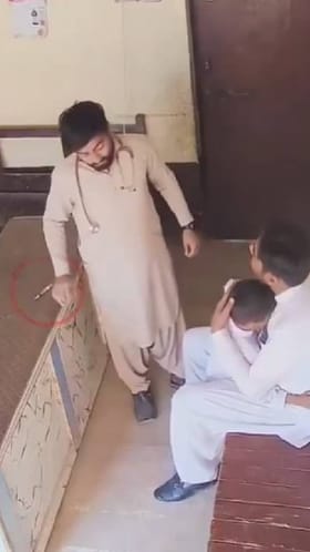 ಬೆಸ್ಟ್​ ರಿವೆಂಜ್, ತನಗೆ ಇಂಜೆಕ್ಷನ್ ಕೊಟ್ಟ ವೈದ್ಯರಿಗೆ ಇಂಜೆಕ್ಷನ್ ಚುಚ್ಚಿದ ಬಾಲಕ