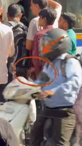 ಬಸ್ಸಿಗೆ ಹತ್ತುವಂತೆ ನಾಟಕವಾಡಿ ಪರ್ಸ್​ ಎಗರಿಸಿದ ಕಳ್ಳ