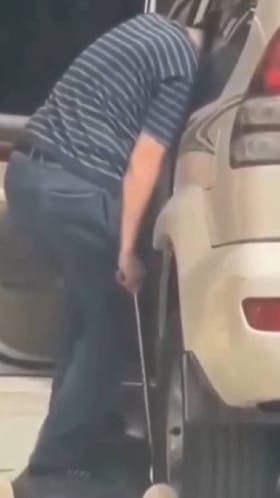 ಅಪ್ಪನನ್ನು ಕಾರು ಹತ್ತಿಸಲು ಮೆಟ್ಟಿಲಾದ ಮಗ