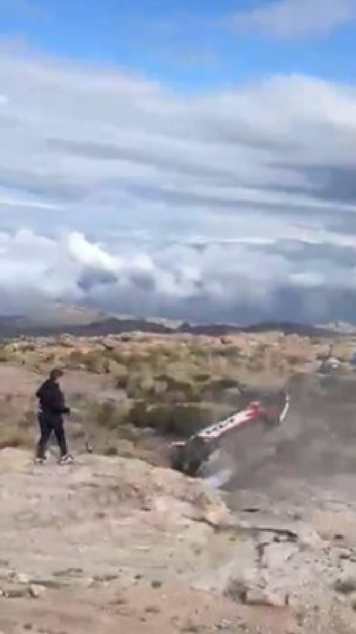 ರೇಸಿಂಗ್ ವೇಳೆ ಪಲ್ಟಿ ಹೊಡೆದು ಹತ್ತಾರು ಜನರಿಗೆ ಡಿಕ್ಕಿ ಹೊಡೆದ ಕಾರು