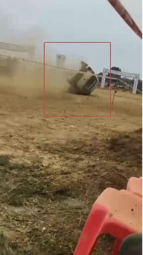 ಡರ್ಟ್ ಟ್ರ್ಯಾಕ್ ರೇಸ್​​ ವೇಳೆ ಪಲ್ಟಿ ಹೊಡೆದ ಕಾರು