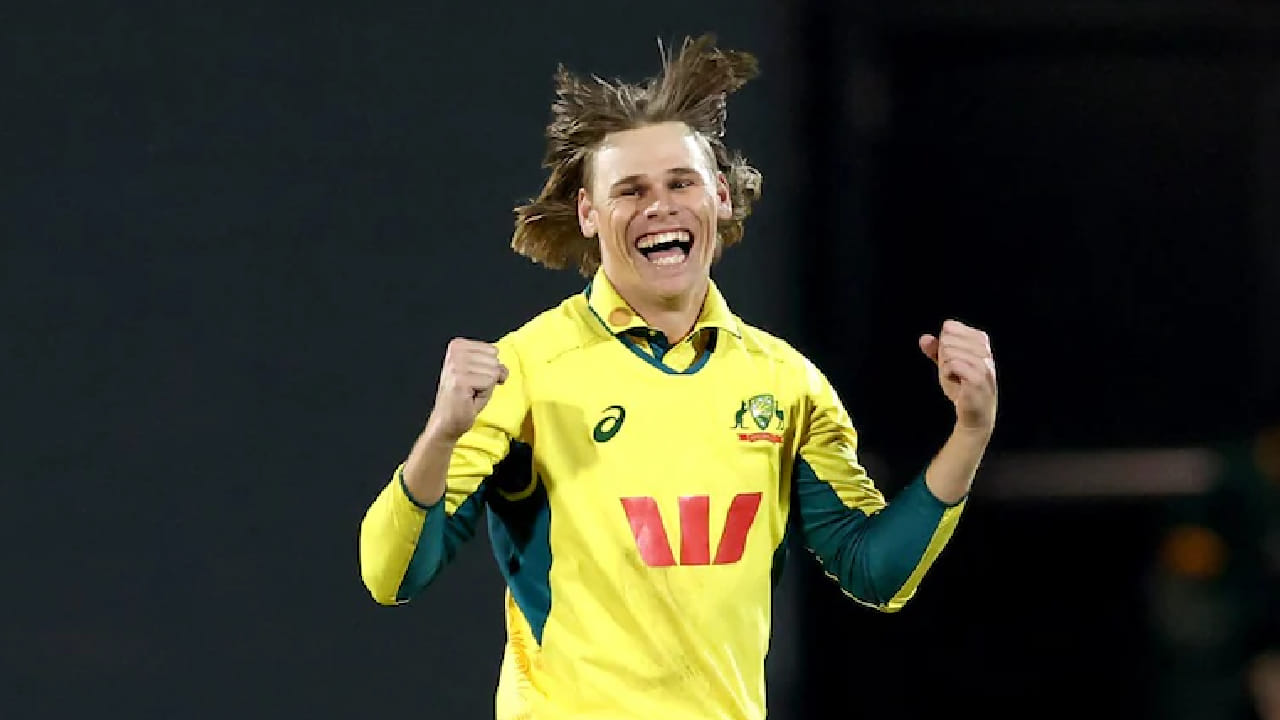 ಅಷ್ಟೇ ಅಲ್ಲದೆ  2022ರ ಅಂಡರ್-19 ವಿಶ್ವಕಪ್‌ನಲ್ಲಿ ಆಸ್ಟ್ರೇಲಿಯಾ ತಂಡದ ನಾಯಕನಾಗಿ ಕಾಣಿಸಿಕೊಂಡಿದ್ದರು. ಕಿರಿಯರ ತಂಡದಲ್ಲಿ ಅತ್ಯುತ್ತಮ ಪ್ರದರ್ಶನ ನೀಡಿದ್ದ ಕಾರಣ 2024 ಮತ್ತು 2025 ರಲ್ಲಿ ಆಸ್ಟ್ರೇಲಿಯಾ ರಾಷ್ಟ್ರೀಯ ತಂಡದ ಪರವಾಗಿ ಟೆಸ್ಟ್, ಏಕದಿನ ಮತ್ತು ಟಿ20 ಪಂದ್ಯಗಳಲ್ಲಿ ಅವಕಾಶ ಲಭಿಸಿತ್ತು.