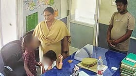 ಗಲಾಟೆ ಮಾಡಿ ಹೆಣ್ಣುಮಕ್ಕಳನ್ನು ಠಾಣೆಯಲ್ಲೇ ಬಿಟ್ಟು ಹೋದ ದಂಪತಿ