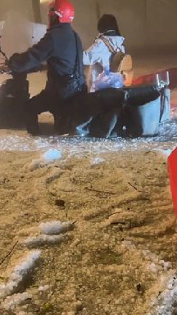 ಚೀನಾದಲ್ಲಿ ಆಲಿಕಲ್ಲು ಮಳೆಯ ಅವಾಂತರ ನೋಡಿ!