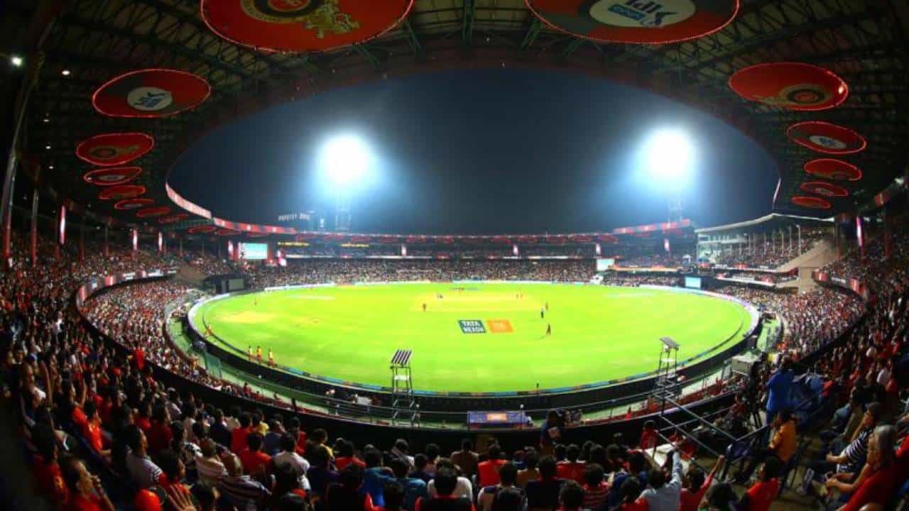 RCB-CSK ಪಂದ್ಯ: ಸ್ಟೇಡಿಯಂ ಬಳಿ ಅನುಮಾನಾಸ್ಪದವಾಗಿ ಓಡಾಡ್ತಿದ್ದ 8 ಜನ ಪೊಲೀಸ್ ವಶಕ್ಕೆ RCB-CSK ಪಂದ್ಯ: ಸ್ಟೇಡಿಯಂ ಬಳಿ ಅನುಮಾನಾಸ್ಪದವಾಗಿ ಓಡಾಡ್ತಿದ್ದ 8 ಜನ ಪೊಲೀಸ್ ವಶಕ್ಕೆ