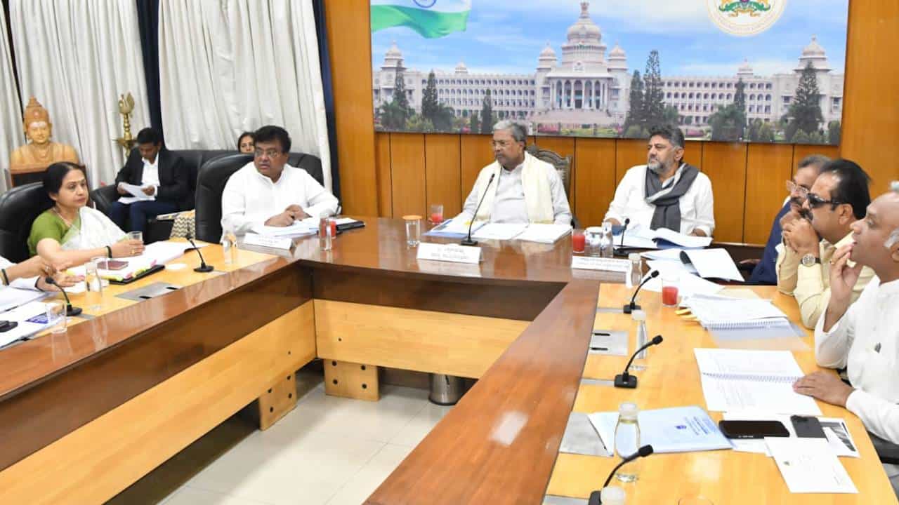 ನಿರುದ್ಯೋಗಿಗಳಿಗೆ ಗುಡ್ ನ್ಯೂಸ್: ಸಾವಿರರು ಜನರಿಗೆ ಉದ್ಯೋಗವಕಾಶ; ಸಿಎಂ ಸಭೆಯಲ್ಲಿ ಮಹತ್ವದ ನಿರ್ಧಾರ ನಿರುದ್ಯೋಗಿಗಳಿಗೆ ಗುಡ್ ನ್ಯೂಸ್: ಸಾವಿರರು ಜನರಿಗೆ ಉದ್ಯೋಗವಕಾಶ; ಸಿಎಂ ಸಭೆಯಲ್ಲಿ ಮಹತ್ವದ ನಿರ್ಧಾರ