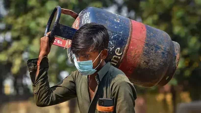 Commercial LPG Cylinder Price: ಗಾಯದ ಮೇಲೆ ಬರೆ; ಕಮರ್ಷಿಯಲ್ ಸಿಲಿಂಡರ್ ದರ 195ರೂ. ಹೆಚ್ಚಳ