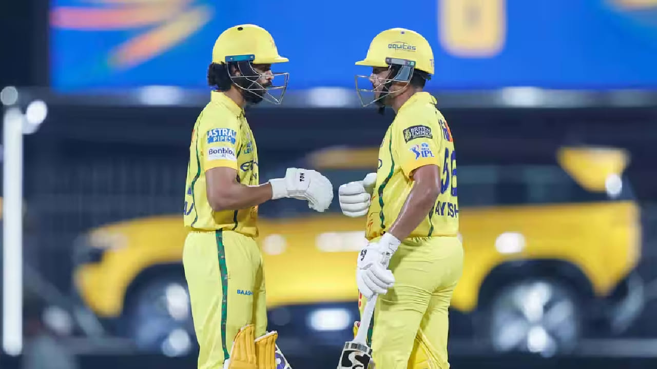 ಚೆನ್ನೈ ಸೂಪರ್ ಕಿಂಗ್ಸ್ ಪರ ಸಿಕ್ಸರ್ ಬಾರಿಸಿದವರು: ರುತುರಾಜ್ ಗಾಯಕ್ವಾಡ್, ಸಂಜು ಸ್ಯಾಮ್ಸನ್, ಸರ್ಫರಾಝ್ ಖಾನ್, ಕಾರ್ತಿಕ್ ಶರ್ಮಾ, ಶಿವಂ ದುಬೆ, ಜೇಮೀ ಓವರ್ಟನ್, ಪ್ರಶಾಂತ್ ವೀರ್, ನೂರ್ ಅಹ್ಮದ್ ಮತ್ತು ಅಂಶುಲ್ ಕಾಂಬೋಜ್. ಇನ್ನು ಸಿಕ್ಸ್ ಬಾರಿಸದೇ ಇದ್ದ ಇಬ್ಬರೆಂದರೆ ಆಯುಷ್ ಮ್ಹಾತ್ರೆ ಹಾಗೂ ಮ್ಯಾಟ್ ಹೆನ್ರಿ.