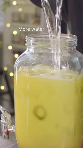 ಸೌತೆಕಾಯಿ ಕಿವಿ ಪೈನಾಪಲ್ ಕೂಲರ್