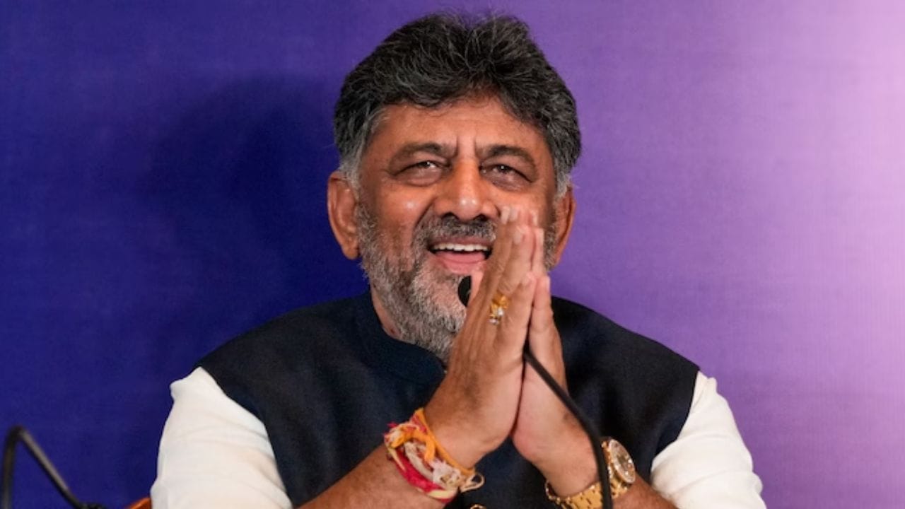ಡಿಕೆ ಶಿವಕುಮಾರ್ ಹುಟ್ಟುಹಬ್ಬದಂದು ಹೈಕಮಾಂಡ್ ನೀಡಲಿದೆ ಬಿಗ್ ಗಿಫ್ಟ್? ಅಂದು ಅಭಿಮಾನಿಗಳಿಗೆ ಡಿಸಿಎಂ ನೀಡಿದ ಖಡಕ್ ಸೂಚನೆ ಏನು?