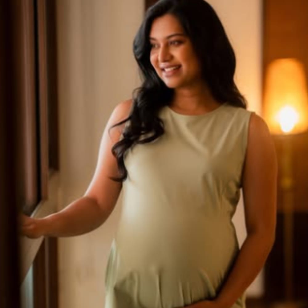 ಡಾಲಿ ಧನಂಜಯ್ ಪತ್ನಿ ಧನ್ಯತಾ ಅವರು ವೃತ್ತಿಯಲ್ಲಿ ವೈದ್ಯೆಯಾಗಿದ್ದಾರೆ. ಧನ್ಯತಾ ಅವರು ತಮ್ಮ ಹಾಗೂ ಡಾಲಿ ಧನಂಜಯ್ ಅವರ ಚಿತ್ರಗಳನ್ನು ಹಂಚಿಕೊಳ್ಳುತ್ತಿರುತ್ತಾರೆ.