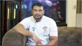 Video: ನಿಯಂತ್ರಣ ತಪ್ಪಿ ಸೈಕಲ್ ಸವಾರನ ಮೇಲೆ ಹರಿದು, ಎರಡು ಕಾರುಗಳಿಗೆ ಡಿಕ್ಕಿ ಹೊಡೆದ ಟ್ರ್ಯಾಕ್ಟರ್