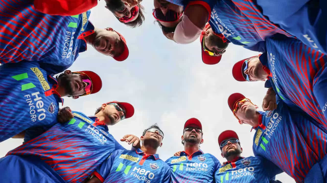 IPL 2026: ಇಂಡಿಯನ್ ಪ್ರೀಮಿಯರ್ ಲೀಗ್ನ 14ನೇ ಪಂದ್ಯವು ರಣರೋಚಕ ಹೋರಾಟಕ್ಕೆ ಸಾಕ್ಷಿಯಾಗಿತ್ತು. ದೆಹಲಿಯ ಅರುಣ್ ಜೇಟ್ಲಿ ಸ್ಟೇಡಿಯಂನಲ್ಲಿ ನಡೆದ ಗುಜರಾತ್ ಟೈಟಾನ್ಸ್ (GT) ವಿರುದ್ಧದ ಈ ಪಂದ್ಯದಲ್ಲಿ ಒಂದು ರನ್ನ ಸೋಲಿನೊಂದಿಗೆ ಡೆಲ್ಲಿ ಕ್ಯಾಪಿಟಲ್ಸ್ (DC) ತಂಡವು ವಿಶೇಷ ದಾಖಲೆಯೊಂದನ್ನು ಬರೆದಿದೆ.