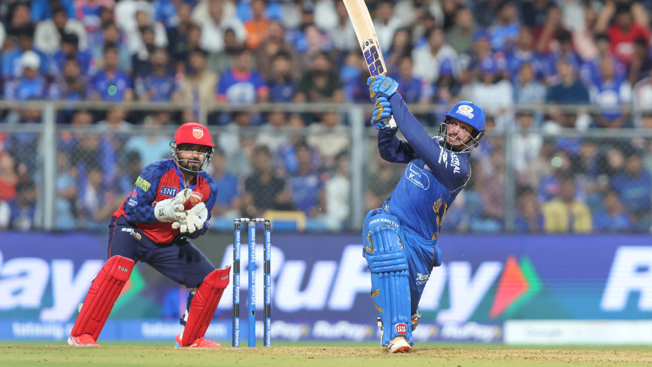 ಇದು ಐಪಿಎಲ್ 2026 ರಲ್ಲಿ ಡಿ ಕಾಕ್ ಅವರ ಮೊದಲ ಶತಕ ಮತ್ತು ಅವರ ಐಪಿಎಲ್ ವೃತ್ತಿಜೀವನದ ಮೂರನೇ ಶತಕವಾಗಿದೆ. ಈ ಶತಕದೊಂದಿಗೆ ಡಿ ಕಾಕ್ ಪ್ರಮುಖ ದಾಖಲೆಯನ್ನು ನಿರ್ಮಿಸಿದ್ದು, ಐಪಿಎಲ್ನಲ್ಲಿ ಮೂರು ವಿಭಿನ್ನ ತಂಡಗಳ ಪರ ಶತಕಗಳನ್ನು ಬಾರಿಸಿದ ಮೊದಲ ವಿದೇಶಿ ಆಟಗಾರ ಎಂಬ ಹೆಗ್ಗಳಿಕೆಗೆ ಡಿ ಕಾಕ್ ಪಾತ್ರರಾಗಿದ್ದಾರೆ.