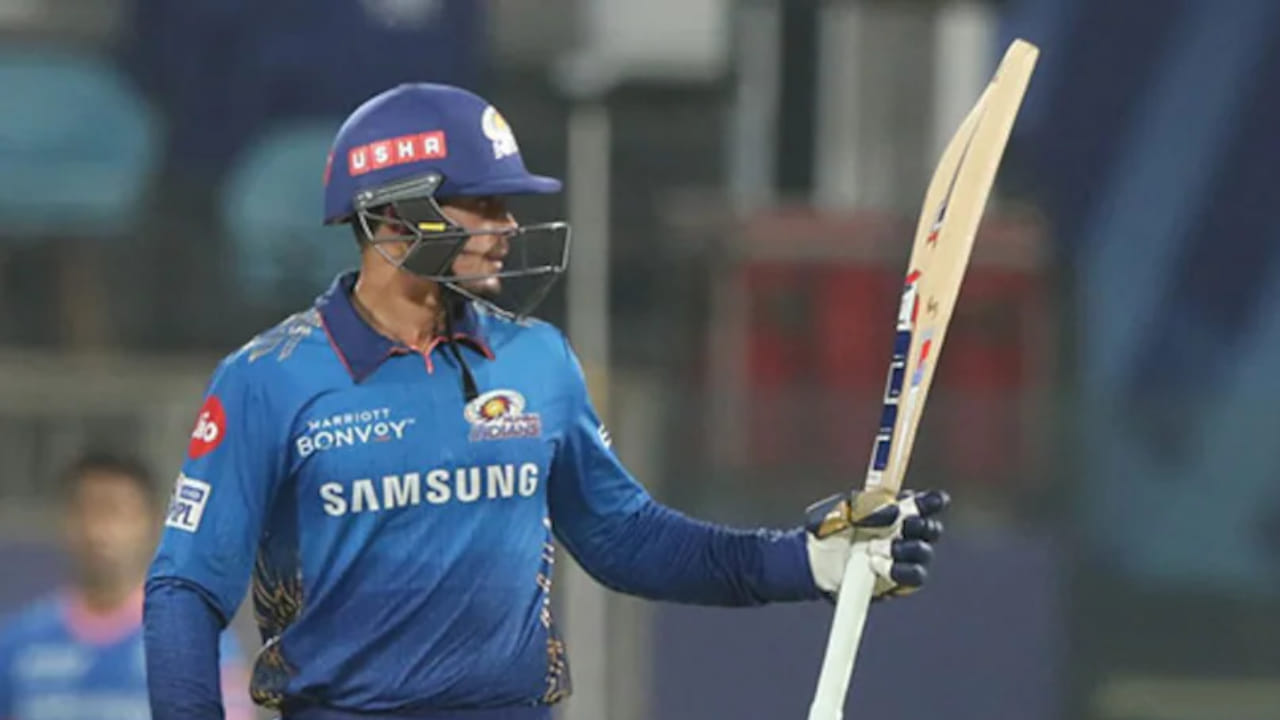 ಪಂಜಾಬ್ ಕಿಂಗ್ಸ್ ವಿರುದ್ಧದ ಪಂದ್ಯದಲ್ಲಿ, ರೋಹಿತ್ ಶರ್ಮಾ ಆಡಲು ಸಾಧ್ಯವಾಗಲಿಲ್ಲ, ಅವರ ಅನುಪಸ್ಥಿತಿಯಲ್ಲಿ ಕ್ವಿಂಟನ್ ಡಿ ಕಾಕ್, ರಿಕಲ್ಟನ್ ಜೊತೆ ಇನ್ನಿಂಗ್ಸ್ ಆರಂಭಿಸಿದ್ದರು. ಇದು ಡಿ ಕಾಕ್ ಅವರ ಈ ಆವೃತ್ತಿಯ ಮೊದಲ ಪಂದ್ಯವಾಗಿತ್ತು. ಆ ಪಂದ್ಯದಲ್ಲಿ ಅವರು 60 ಎಸೆತಗಳಲ್ಲಿ 7 ಸಿಕ್ಸರ್ ಮತ್ತು 8 ಬೌಂಡರಿಗಳೊಂದಿಗೆ 112 ರನ್ ಬಾರಿಸಿದ್ದರು. ಆದಾಗ್ಯೂ, ಕ್ವಿಂಟನ್ ಡಿ ಕಾಕ್ ಅಜೇಯ ಶತಕ ಗಳಿಸಿದರೂ, ಮುಂಬೈ ಇಂಡಿಯನ್ಸ್ ಪಂಜಾಬ್ ಕಿಂಗ್ಸ್ ವಿರುದ್ಧ 195 ರನ್‌ಗಳ ಗುರಿಯನ್ನು ತಲುಪಲು ವಿಫಲವಾಗಿ ಸೋತಿತು.