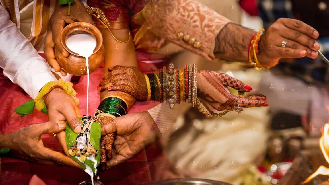 Delayed Marriage: ಮದುವೆ ವಿಳಂಬವಾಗುತ್ತಿದೆಯೇ? ಜಾತಕದಲ್ಲಿನ ಈ ಗ್ರಹ ದೋಷಗಳ ಬಗ್ಗೆ ಇಲ್ಲಿ ತಿಳಿದುಕೊಳ್ಳಿ Delayed Marriage: ಮದುವೆ ವಿಳಂಬವಾಗುತ್ತಿದೆಯೇ? ಜಾತಕದಲ್ಲಿನ ಈ ಗ್ರಹ ದೋಷಗಳ ಬಗ್ಗೆ ಇಲ್ಲಿ ತಿಳಿದುಕೊಳ್ಳಿ