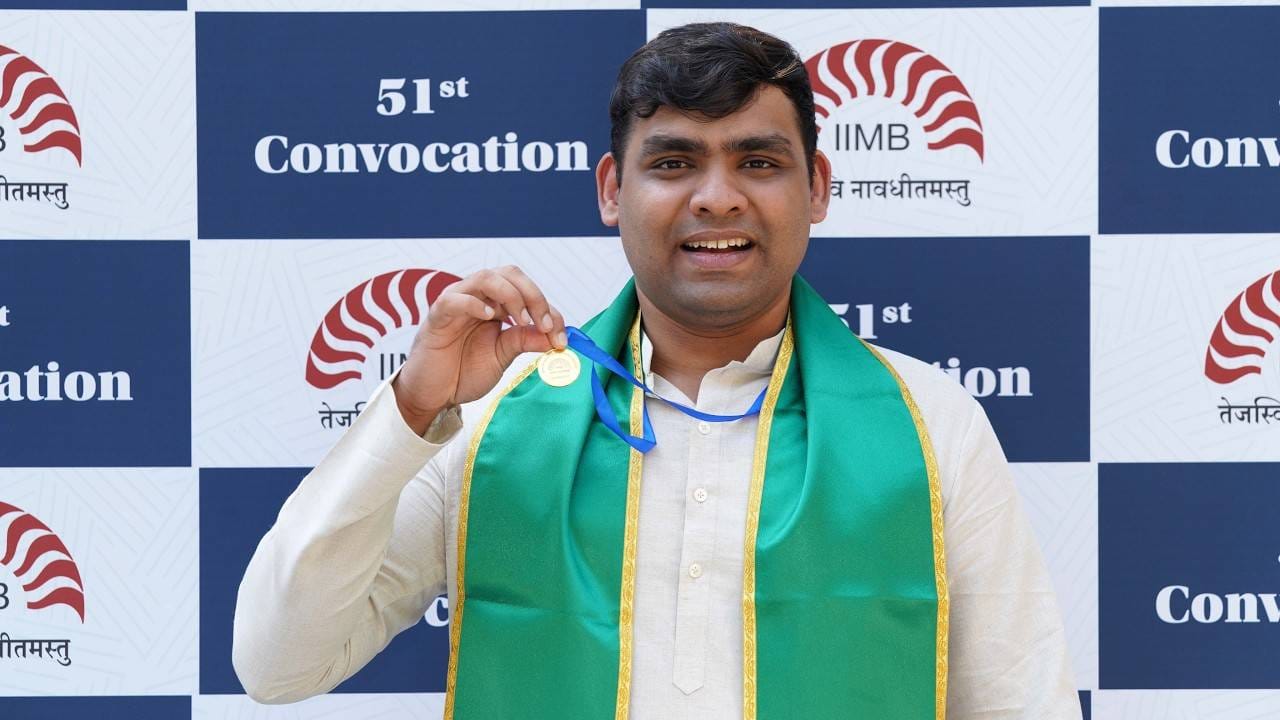 ಬೆಂಗಳೂರಿನ ಐಐಎಂನ ವಾಲ್ ಆಫ್ ಫೇಮ್ ನಲ್ಲಿ ಸ್ಥಾನ ಗಿಟ್ಟಿಸಿದ ಧ್ವಿತ್ ನ ಯಶೋಗಾಥೆ