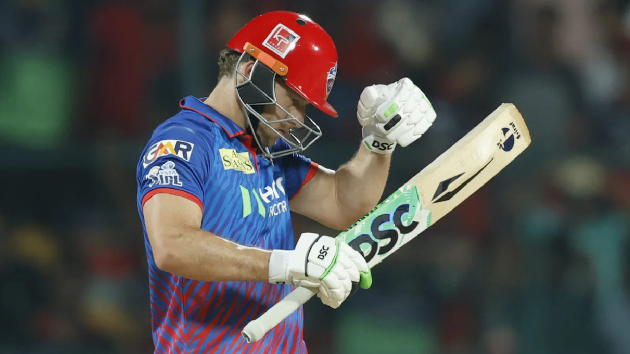 ಇದೀಗ 513 ಟಿ20 ಇನಿಂಗ್ಸ್​ಗಳ ಮೂಲಕ ಡೇವಿಡ್ ಮಿಲ್ಲರ್ 12008 ರನ್ ಕಲೆಹಾಕಿದ್ದಾರೆ. ಅಲ್ಲದೆ ಮುಂದಿನ ಪಂದ್ಯಗಳಲ್ಲಿ 34 ರನ್ ಗಳಿಸಿದರೆ ಫಾಪ್ ಡುಪ್ಲೆಸಿಸ್ (12041) ಅವರನ್ನು ಹಿಂದಿಕ್ಕಬಹುದು. ಹೀಗಾಗಿ ಈ ಬಾರಿಯ ಐಪಿಎಲ್​ ಮೂಲಕ ಡೇವಿಡ್ ಮಿಲ್ಲರ್ ಟಿ20 ರನ್ ಸರದಾರರ ಪಟ್ಟಿಯಲ್ಲಿ ಮತ್ತೊಂದು ಸ್ಥಾನ ಮೇಲೇರುವುದನ್ನು ಎದುರು ನೋಡಬಹುದು.