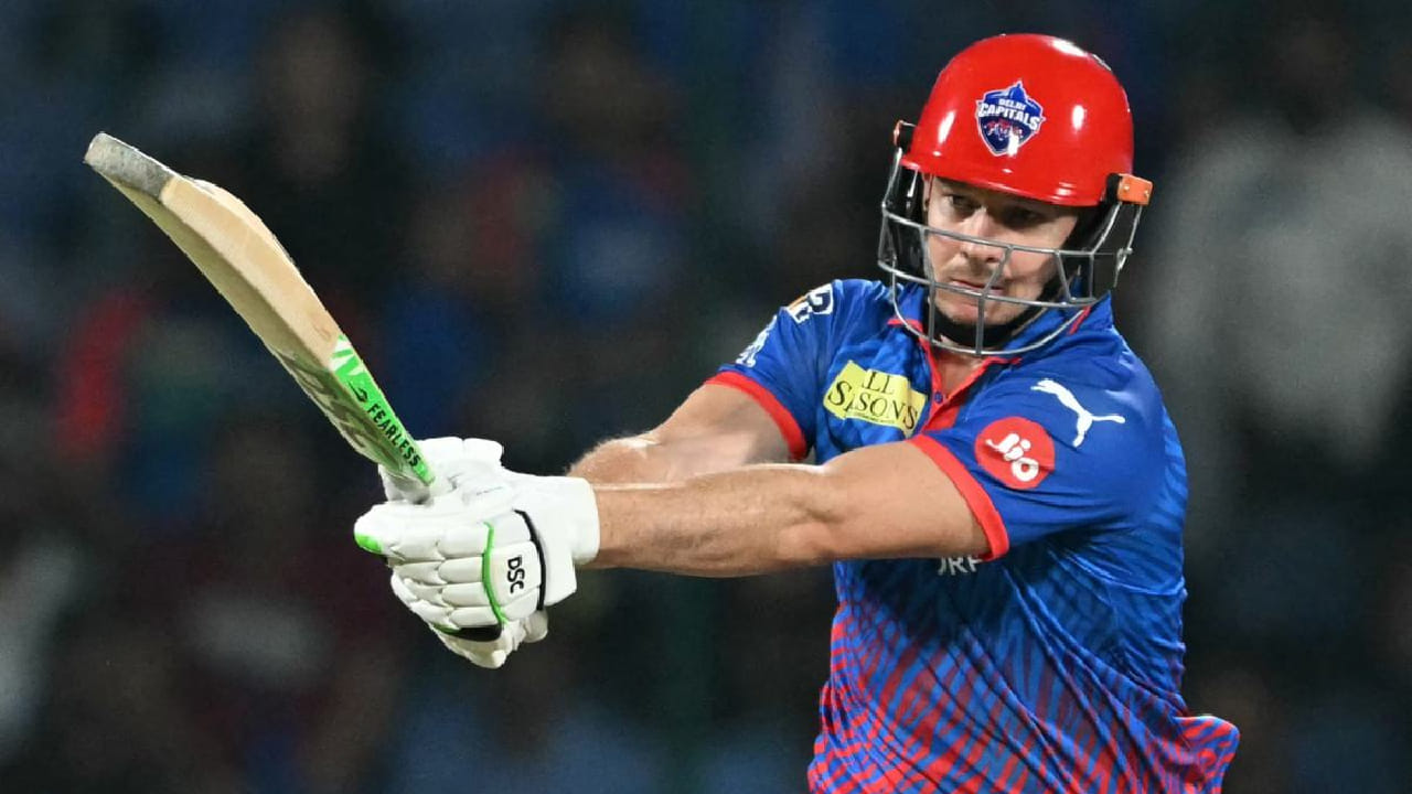 ಈ 19 ರನ್​ಗಳೊಂದಿಗೆ ಡೇವಿಡ್ ಮಿಲ್ಲರ್ ಟಿ20 ಕ್ರಿಕೆಟ್​ನಲ್ಲಿ 12 ಸಾವಿರ ರನ್​ಗಳನ್ನು ಪೂರೈಸಿದ್ದಾರೆ. ಈ ಮೂಲಕ ಈ ಸಾಧನೆ ಮಾಡಿದ ಸೌತ್ ಆಫ್ರಿಕಾದ ಮೂರನೇ ಬ್ಯಾಟರ್ ಎನಿಸಿಕೊಂಡಿದ್ದಾರೆ. ಹಾಗೆಯೇ ಈ ಮೈಲುಗಲ್ಲು ದಾಟಿದ ವಿಶ್ವದ 13ನೇ ಬ್ಯಾಟ್ಸ್​ಮನ್ ಎಂಬ ಹೆಗ್ಗಳಿಕೆಗೂ ಪಾತ್ರರಾಗಿದ್ದಾರೆ.