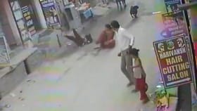 ಗೂಳಿ ಮತ್ತು ನಾಯಿ ನಡುವೆ ಕಾದಾಟ, ಇಬ್ಬರು ಮಹಿಳೆಯರಿಗೆ ಗಾಯ