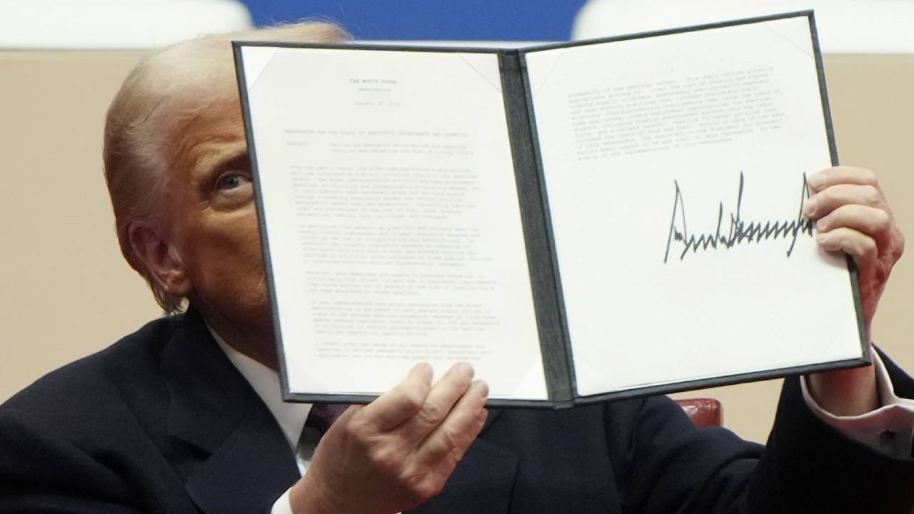 ಟ್ರಂಪ್ ಸರ್ಕಾರದಿಂದ ಫಾರ್ಮಾ ಉತ್ಪನ್ನಗಳಿಗೆ ನೂರಕ್ಕೆ ನೂರು ಟ್ಯಾರಿಫ್; ಲೋಹಗಳಿಗೂ ಭರ್ಜರಿ ಸುಂಕ