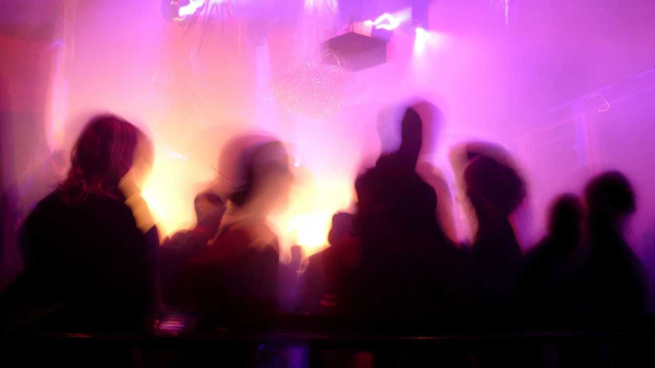 ಕೊಳ್ಳೇಗಾಲ ರೆಸಾರ್ಟ್ನಲ್ಲಿ ನಡೀತು ಡ್ರಗ್ಸ್ ಪಾರ್ಟಿ; ಗಾಂಜಾ, ಚರಸ್ ಸೇವಿಸಿ ಮೋಜುಮಸ್ತಿಯಲ್ಲಿದ್ದವರು ಪೊಲೀಸ್ ಬಲೆಗೆ! ಕೊಳ್ಳೇಗಾಲ ರೆಸಾರ್ಟ್ನಲ್ಲಿ ನಡೀತು ಡ್ರಗ್ಸ್ ಪಾರ್ಟಿ; ಗಾಂಜಾ, ಚರಸ್ ಸೇವಿಸಿ ಮೋಜುಮಸ್ತಿಯಲ್ಲಿದ್ದವರು ಪೊಲೀಸ್ ಬಲೆಗೆ!